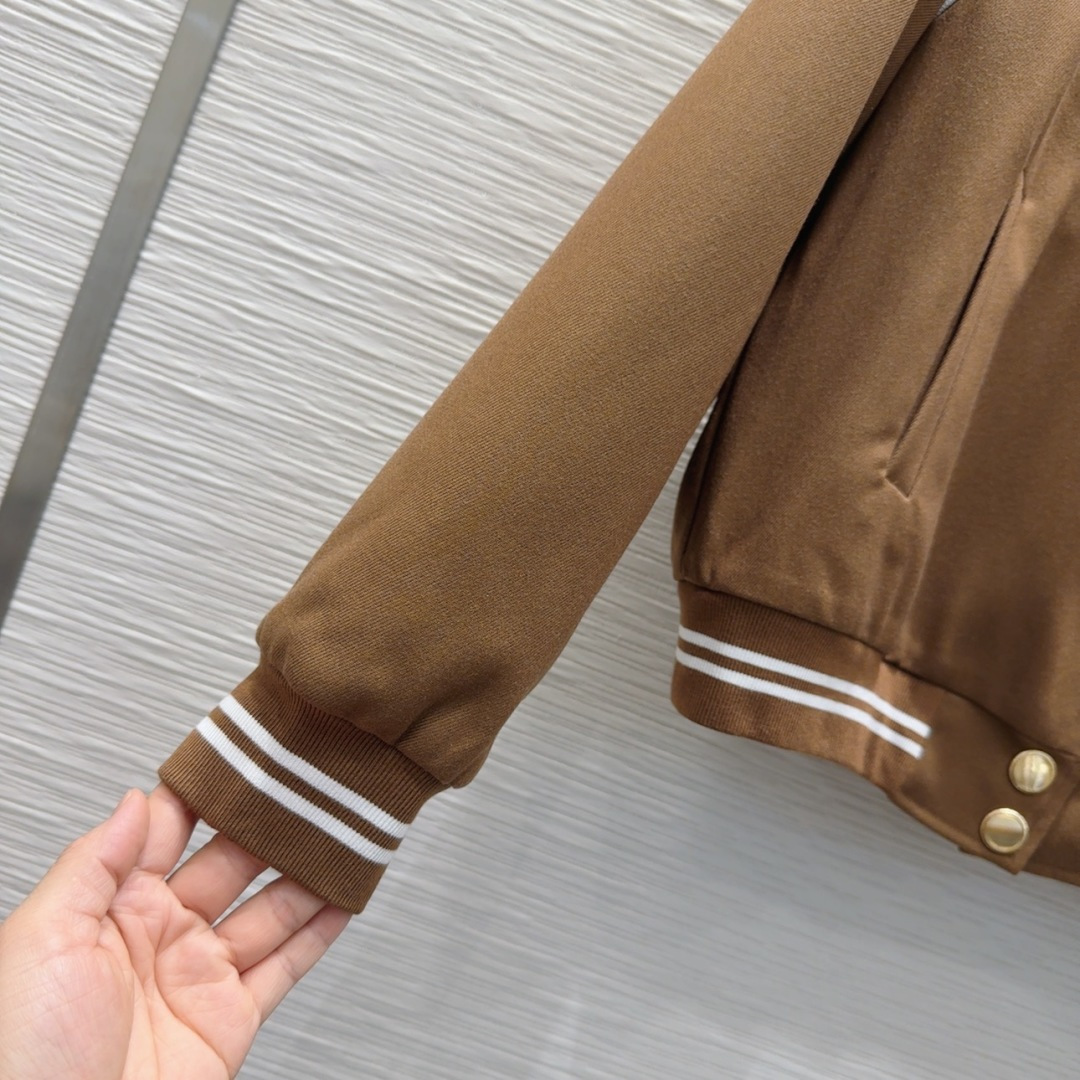 🛍️ YS*L 👑 2025FW新款套装 出货即爆单 定制进口密度进口面料 特殊材质有肌理感 每个小细节