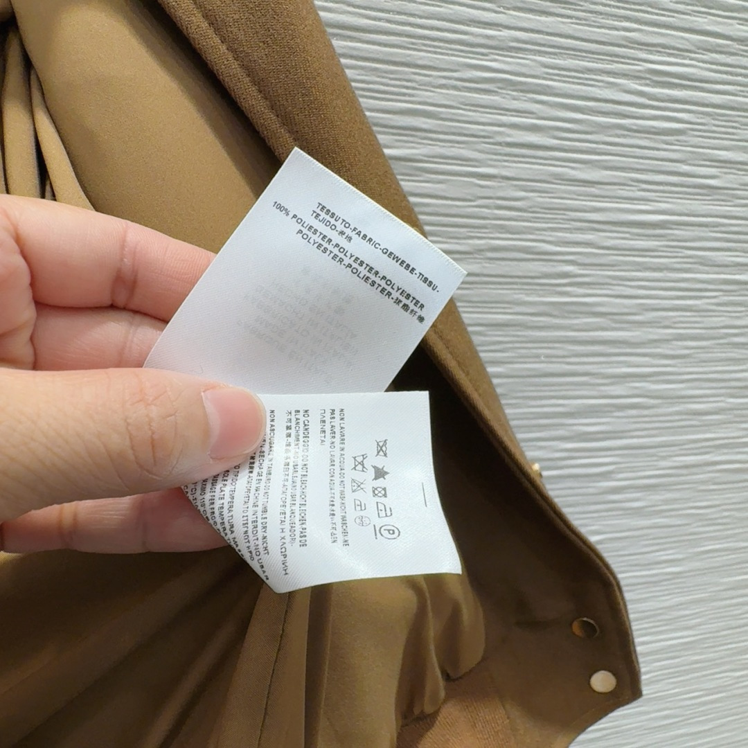 🛍️ YS*L 👑 2025FW新款套装 出货即爆单 定制进口密度进口面料 特殊材质有肌理感 每个小细节