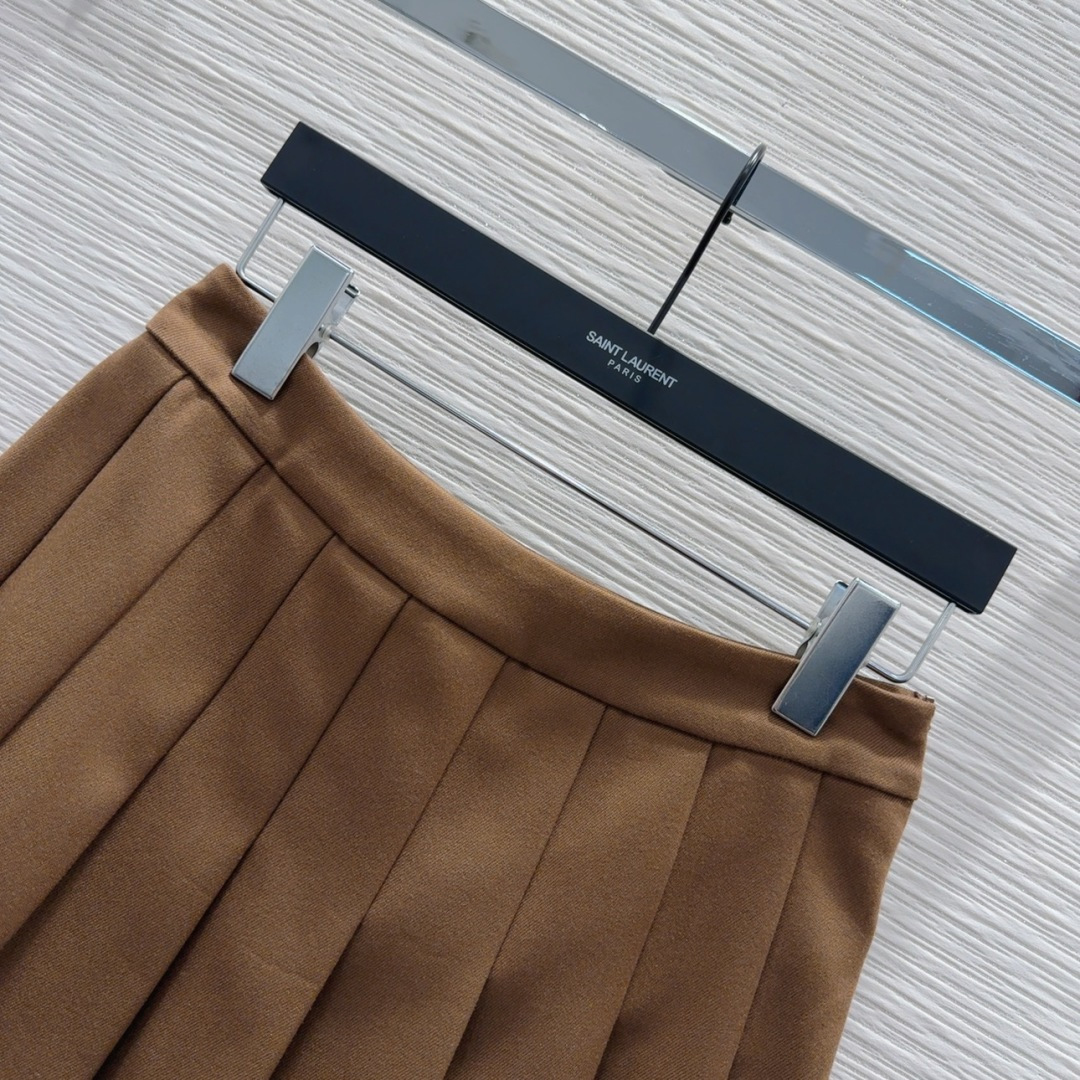 🛍️ YS*L 👑 2025FW新款套装 出货即爆单 定制进口密度进口面料 特殊材质有肌理感 每个小细节