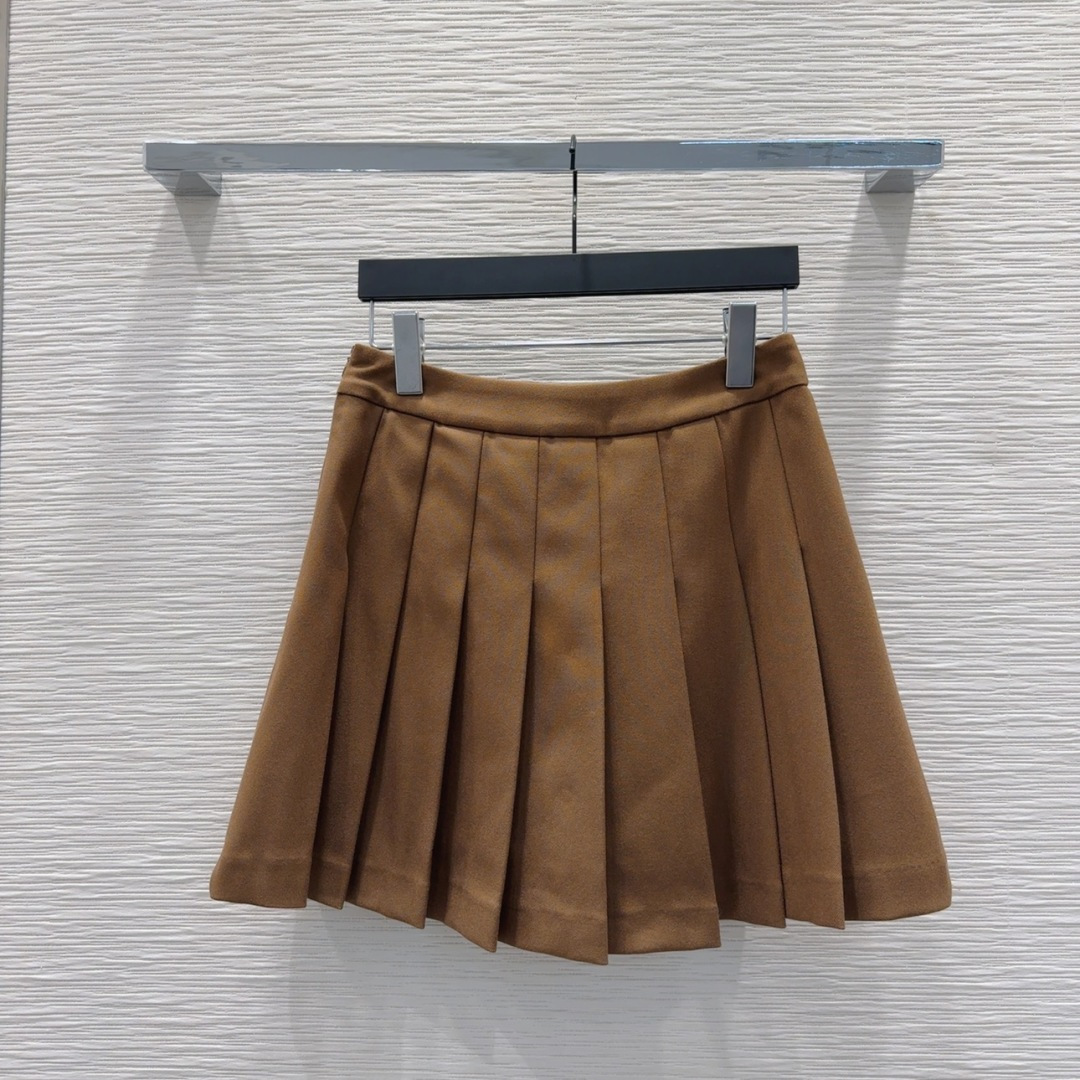 🛍️ YS*L 👑 2025FW新款套装 出货即爆单 定制进口密度进口面料 特殊材质有肌理感 每个小细节