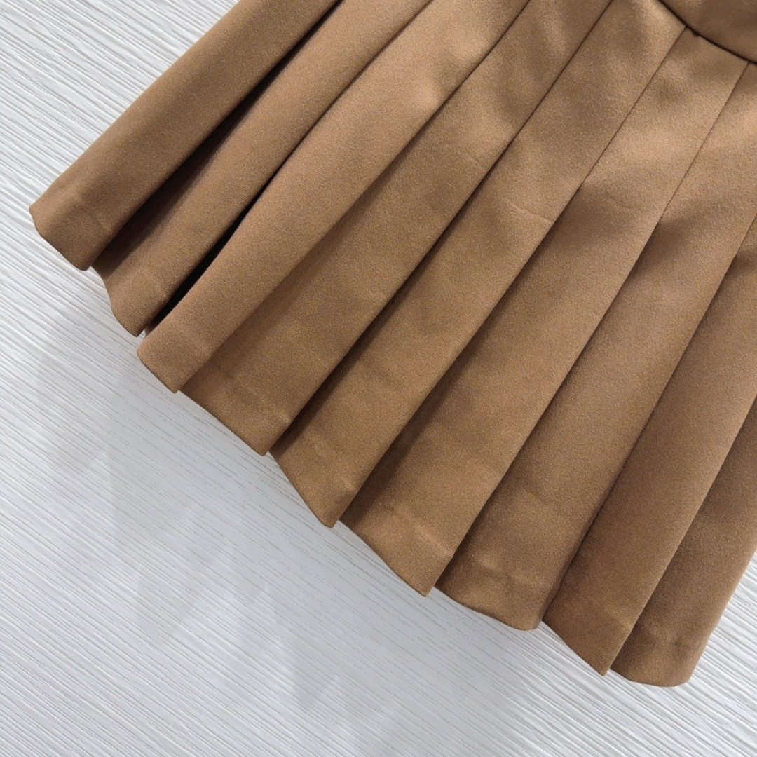 🛍️ YS*L 👑 2025FW新款套装 出货即爆单 定制进口密度进口面料 特殊材质有肌理感 每个小细节