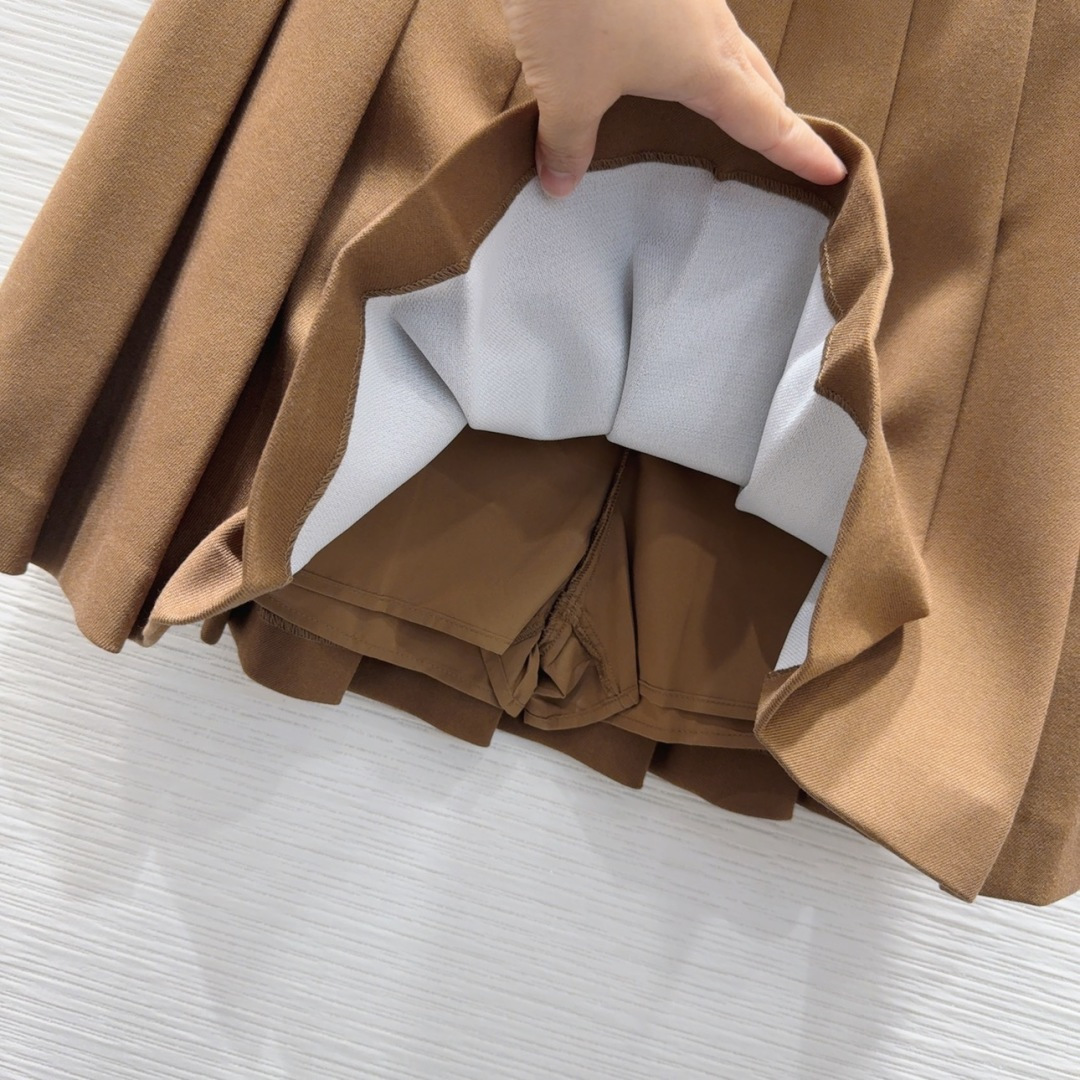 🛍️ YS*L 👑 2025FW新款套装 出货即爆单 定制进口密度进口面料 特殊材质有肌理感 每个小细节