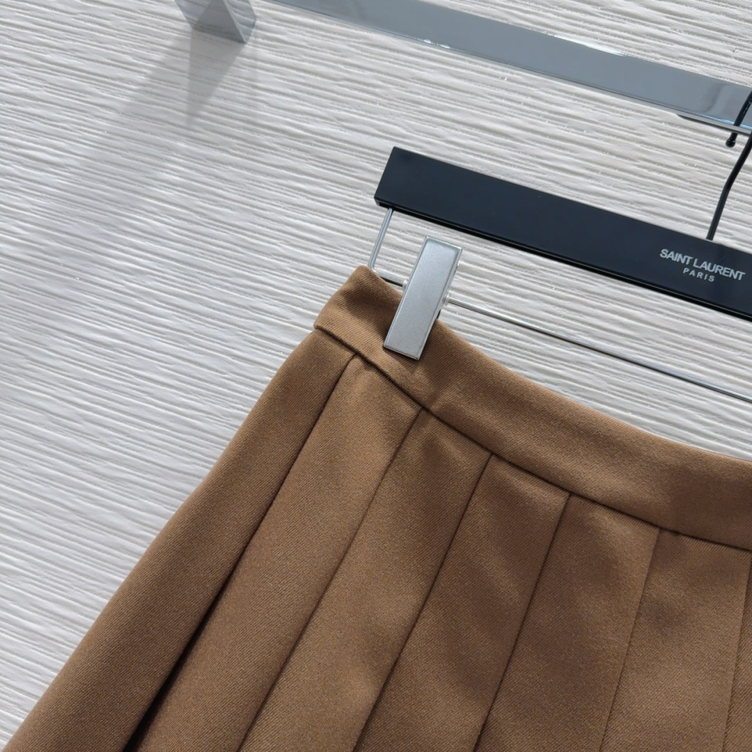 🛍️ YS*L 👑 2025FW新款套装 出货即爆单 定制进口密度进口面料 特殊材质有肌理感 每个小细节