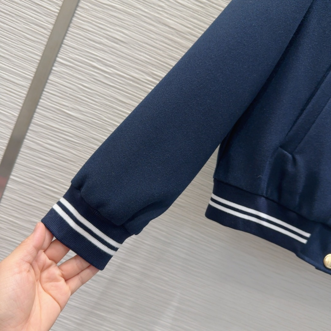 🛍️ YS*L 👑 2025FW新款套装 出货即爆单 定制进口密度进口面料 特殊材质有肌理感 每个小细节