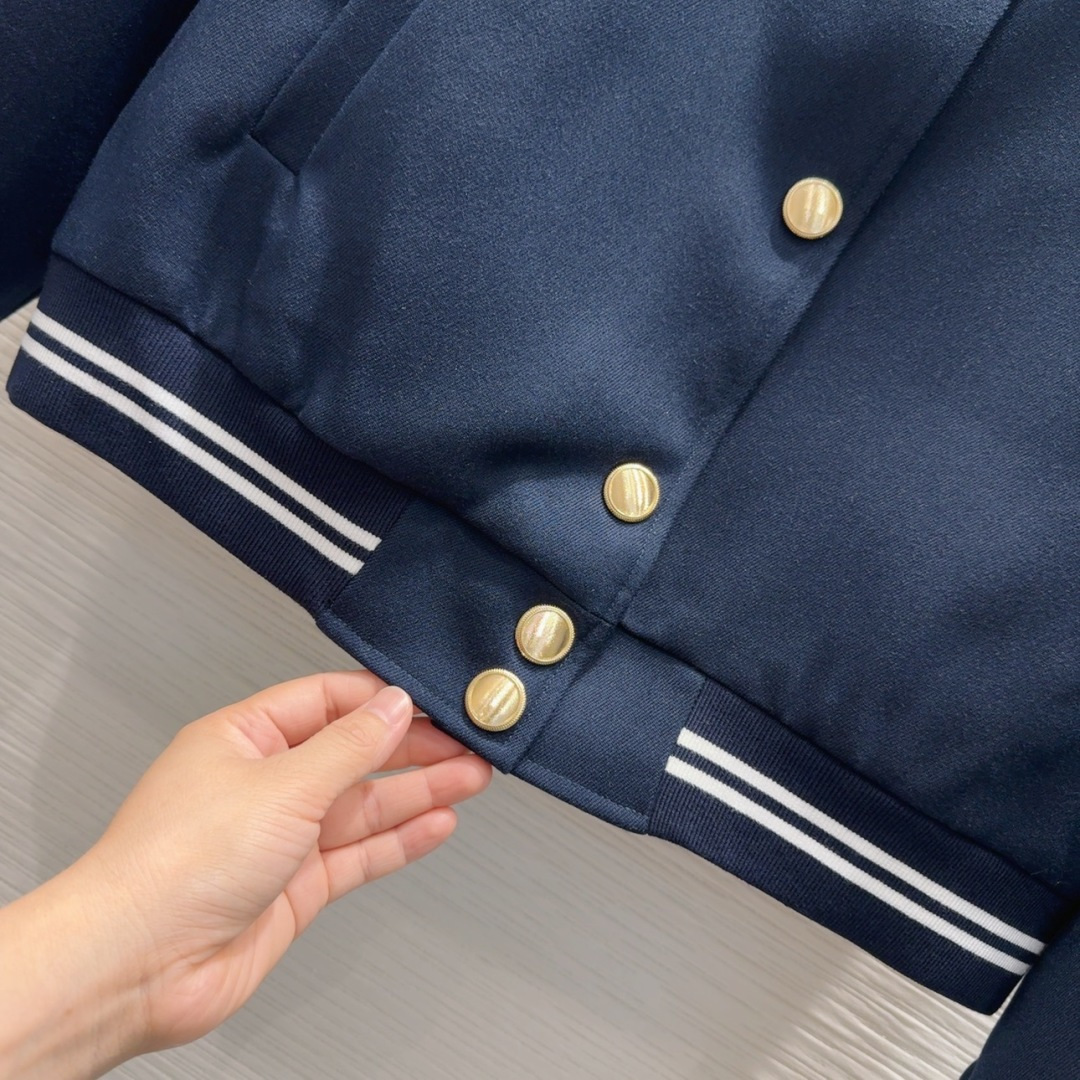 🛍️ YS*L 👑 2025FW新款套装 出货即爆单 定制进口密度进口面料 特殊材质有肌理感 每个小细节