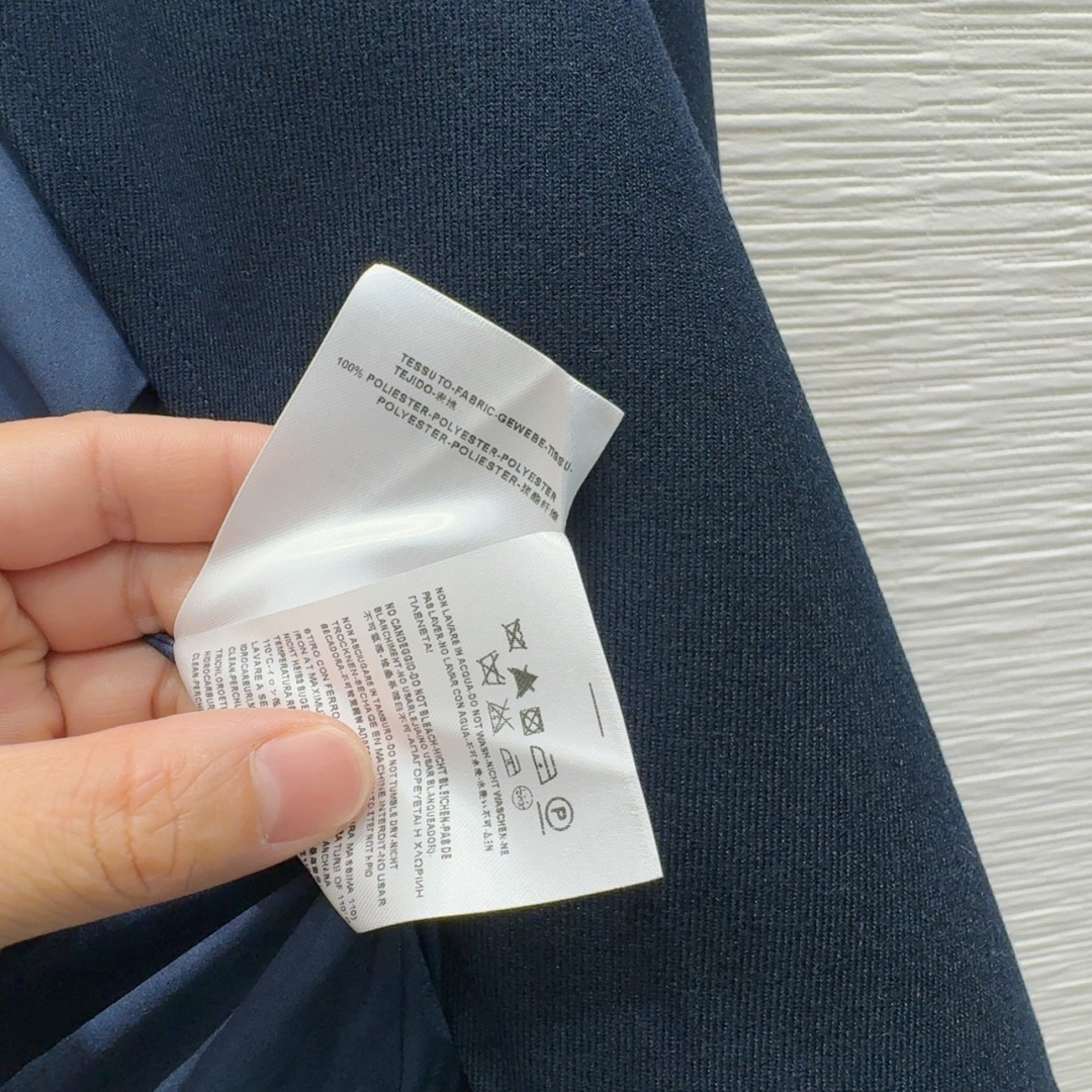 🛍️ YS*L 👑 2025FW新款套装 出货即爆单 定制进口密度进口面料 特殊材质有肌理感 每个小细节