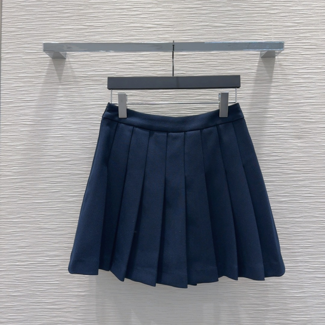 🛍️ YS*L 👑 2025FW新款套装 出货即爆单 定制进口密度进口面料 特殊材质有肌理感 每个小细节