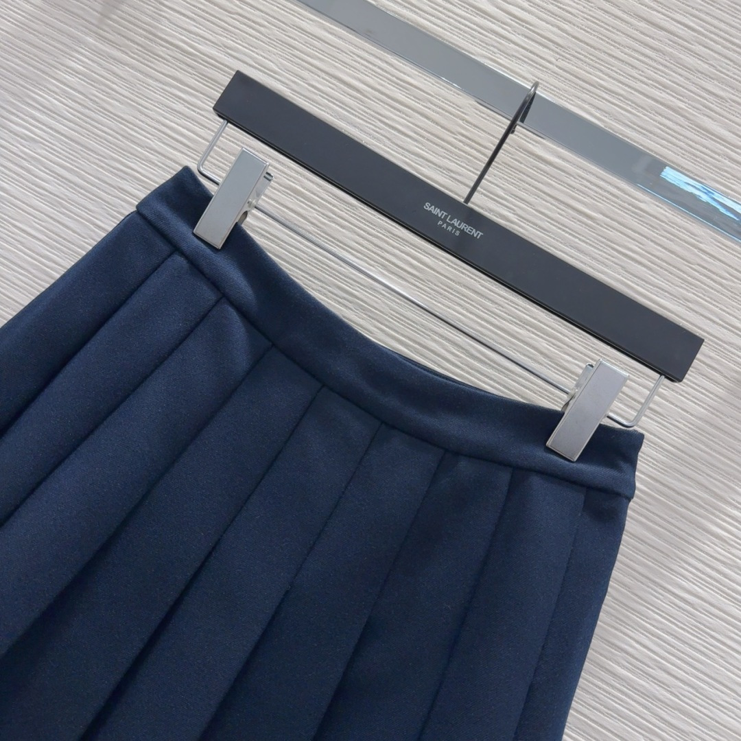 🛍️ YS*L 👑 2025FW新款套装 出货即爆单 定制进口密度进口面料 特殊材质有肌理感 每个小细节