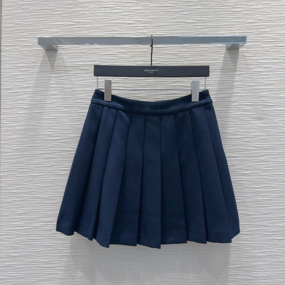 🛍️ YS*L 👑 2025FW新款套装 出货即爆单 定制进口密度进口面料 特殊材质有肌理感 每个小细节