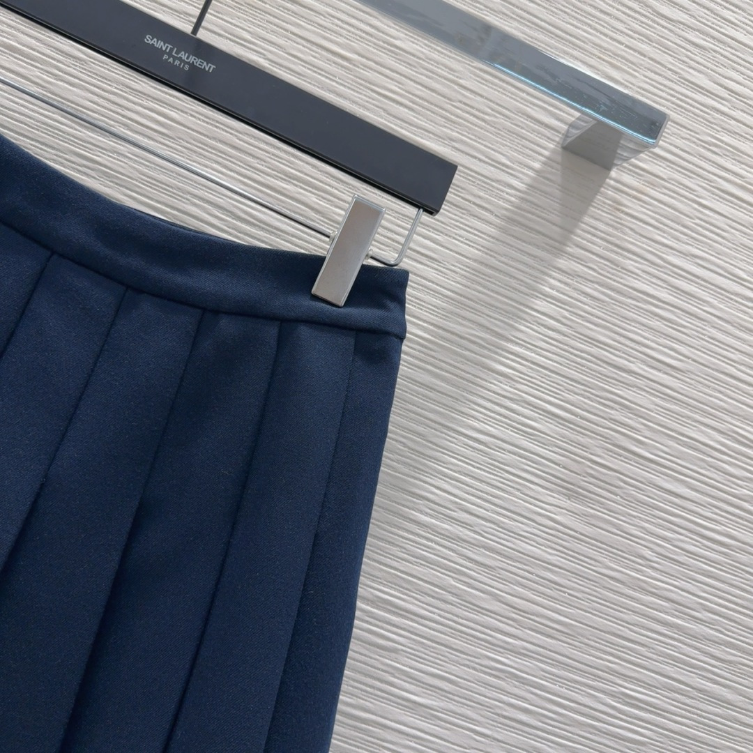 🛍️ YS*L 👑 2025FW新款套装 出货即爆单 定制进口密度进口面料 特殊材质有肌理感 每个小细节