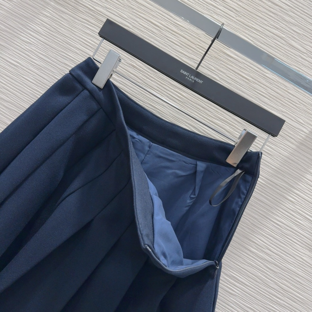 🛍️ YS*L 👑 2025FW新款套装 出货即爆单 定制进口密度进口面料 特殊材质有肌理感 每个小细节