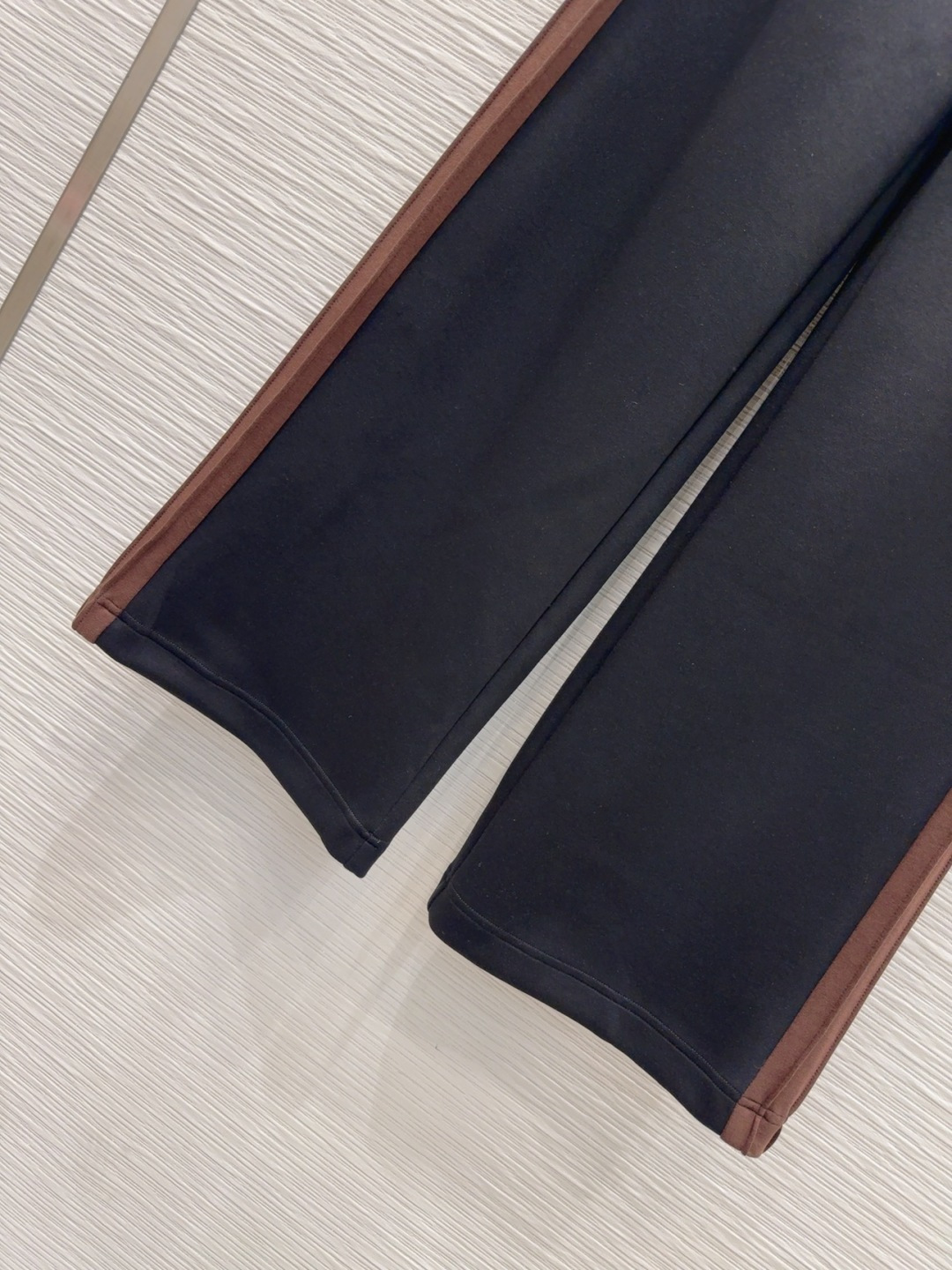 🛍️ Loe w*e 👑2025FW新款 阔腿长裤 时髦好穿度爆棚的行走的休闲裤 风格百搭 高级定制 舒