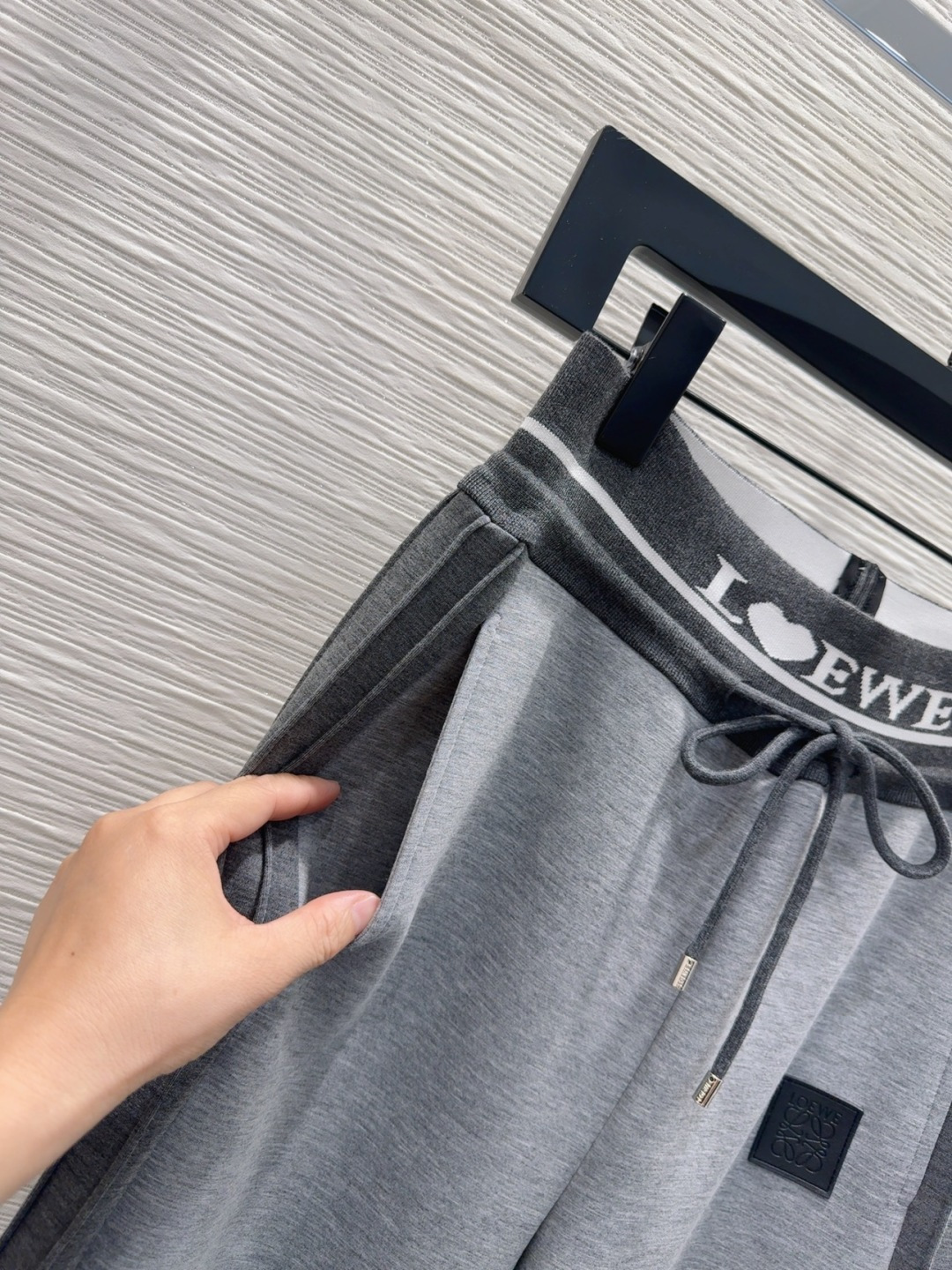 🛍️ Loe w*e 👑2025FW新款 阔腿长裤 时髦好穿度爆棚的行走的休闲裤 风格百搭 高级定制 舒