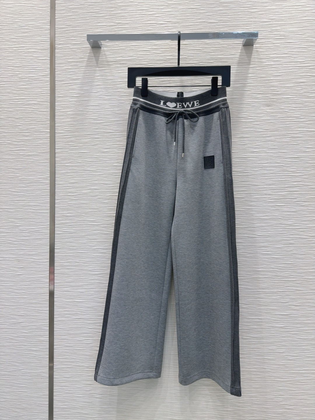 🛍️ Loe w*e 👑2025FW新款 阔腿长裤 时髦好穿度爆棚的行走的休闲裤 风格百搭 高级定制 舒