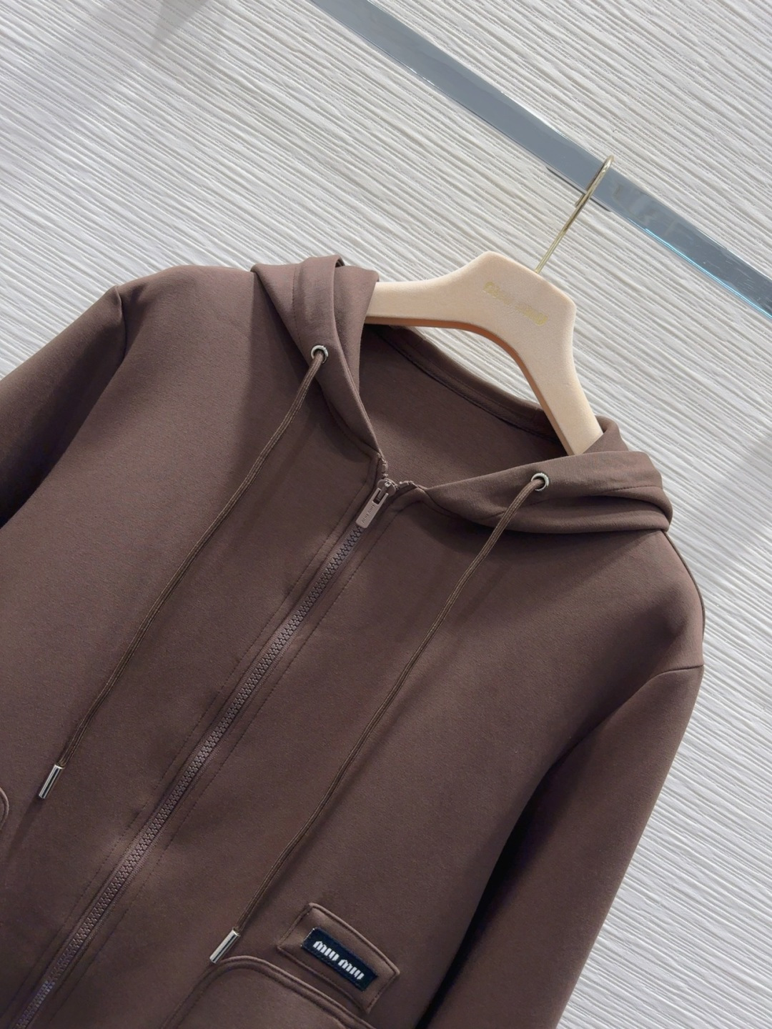 🛍️Miu Mi*👑 2025FW新款休闲套装 上身显瘦又提升时髦度，复古优雅气质单品。衣橱必备！做工品