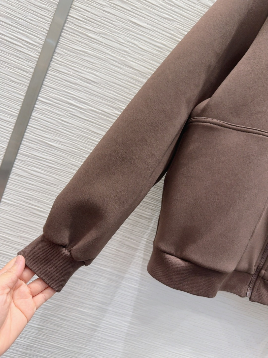 🛍️Miu Mi*👑 2025FW新款休闲套装 上身显瘦又提升时髦度，复古优雅气质单品。衣橱必备！做工品