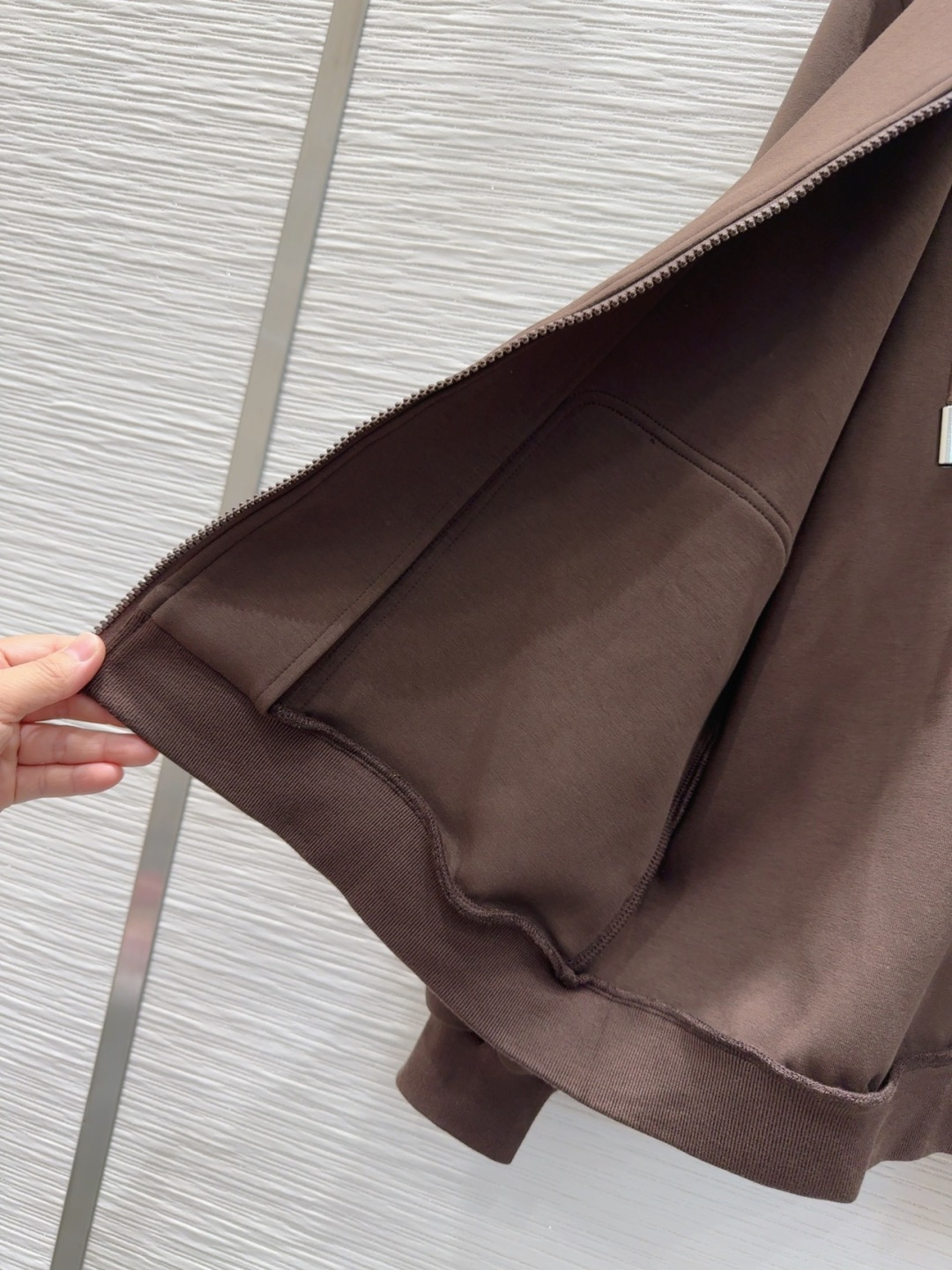 🛍️Miu Mi*👑 2025FW新款休闲套装 上身显瘦又提升时髦度，复古优雅气质单品。衣橱必备！做工品