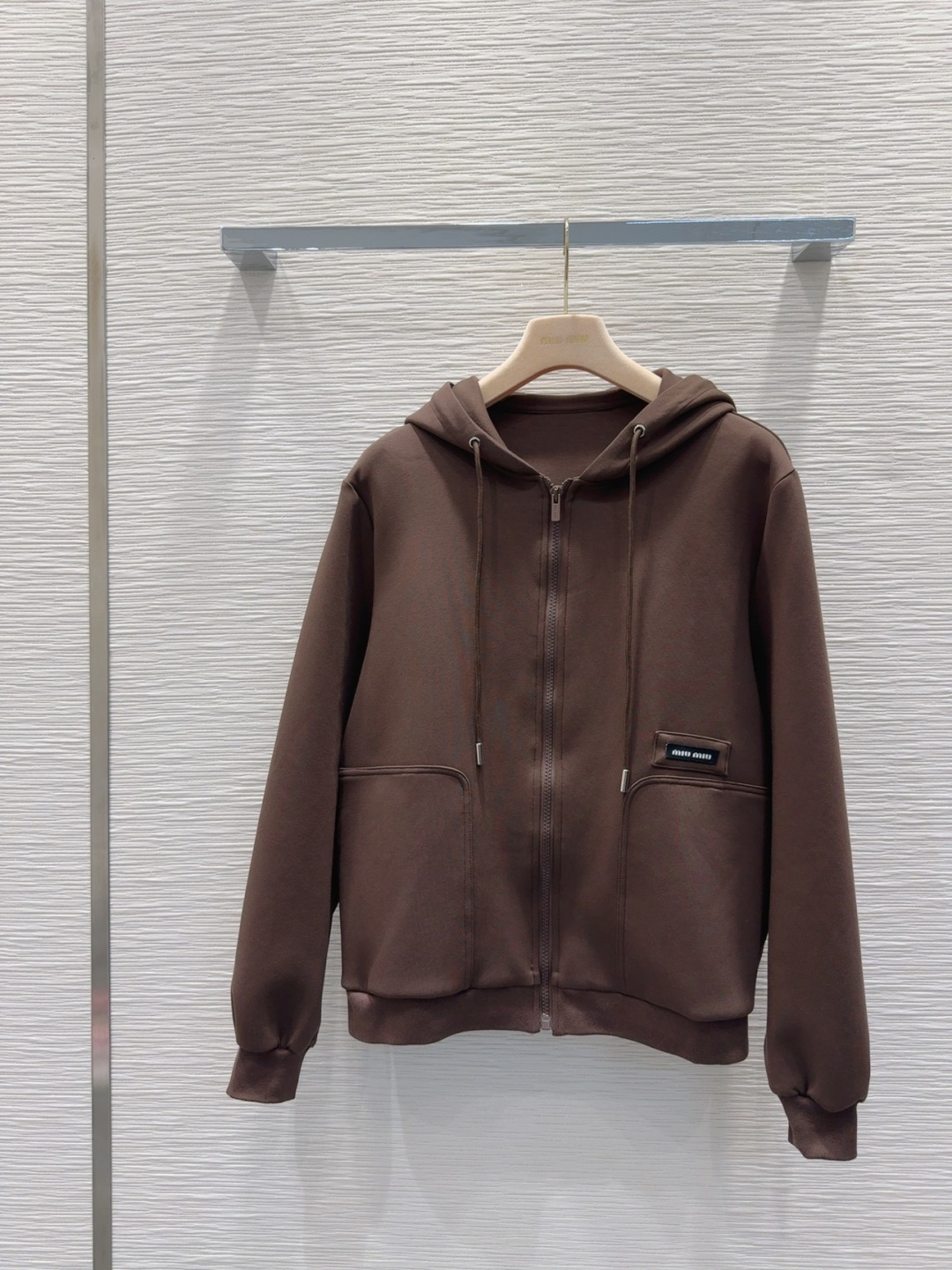 🛍️Miu Mi*👑 2025FW新款休闲套装 上身显瘦又提升时髦度，复古优雅气质单品。衣橱必备！做工品