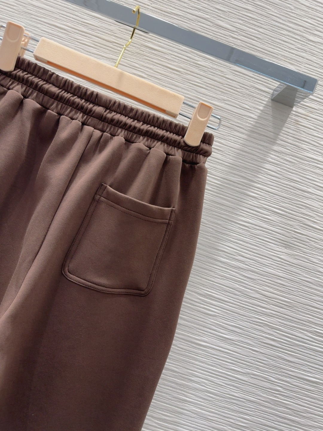 🛍️Miu Mi*👑 2025FW新款休闲套装 上身显瘦又提升时髦度，复古优雅气质单品。衣橱必备！做工品