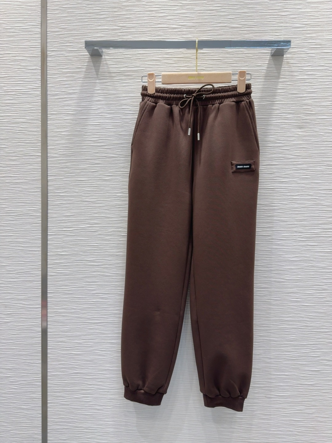 🛍️Miu Mi*👑 2025FW新款休闲套装 上身显瘦又提升时髦度，复古优雅气质单品。衣橱必备！做工品