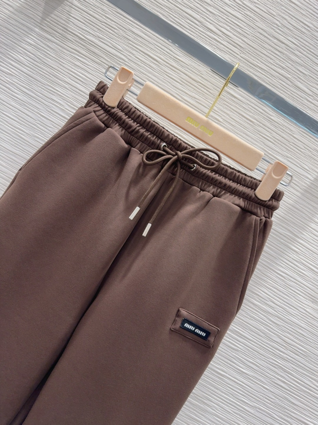 🛍️Miu Mi*👑 2025FW新款休闲套装 上身显瘦又提升时髦度，复古优雅气质单品。衣橱必备！做工品