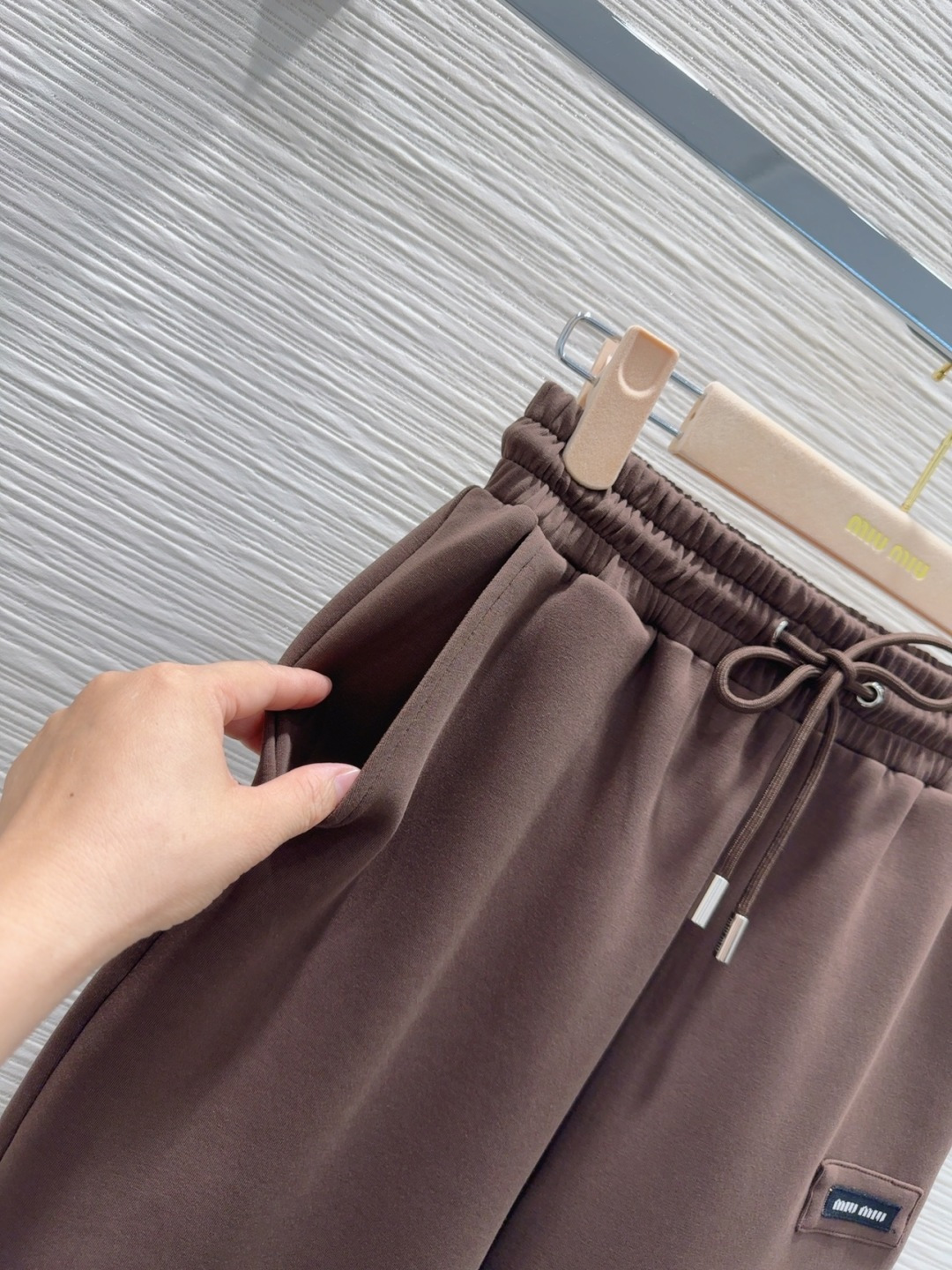 🛍️Miu Mi*👑 2025FW新款休闲套装 上身显瘦又提升时髦度，复古优雅气质单品。衣橱必备！做工品
