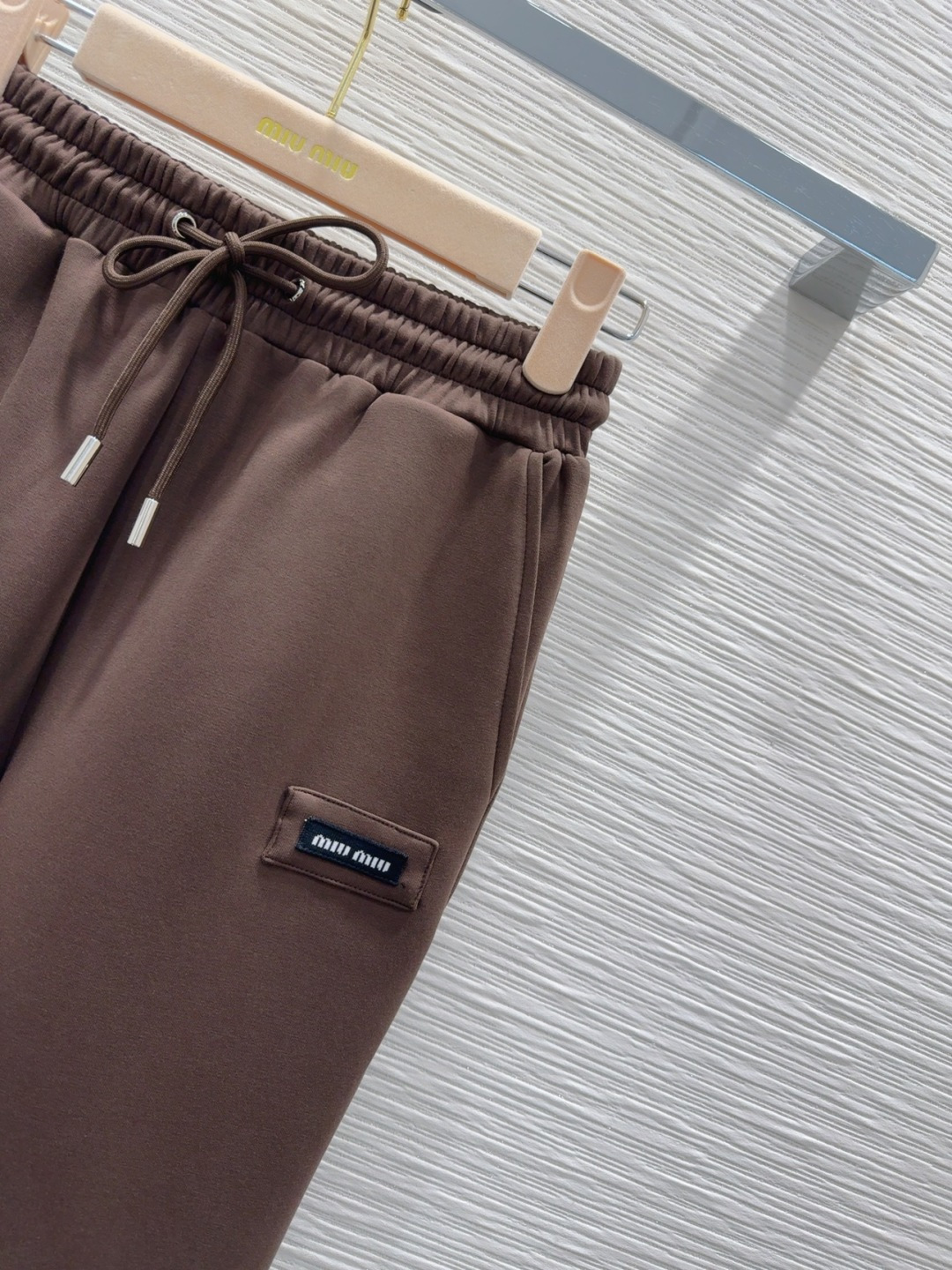 🛍️Miu Mi*👑 2025FW新款休闲套装 上身显瘦又提升时髦度，复古优雅气质单品。衣橱必备！做工品