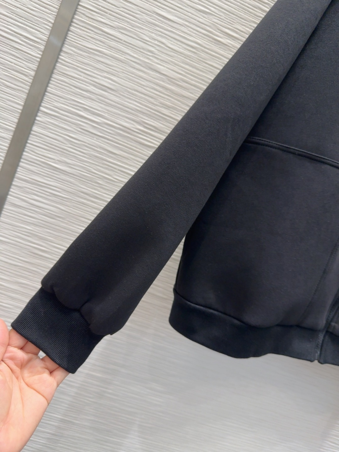 🛍️Miu Mi*👑 2025FW新款休闲套装 上身显瘦又提升时髦度，复古优雅气质单品。衣橱必备！做工品