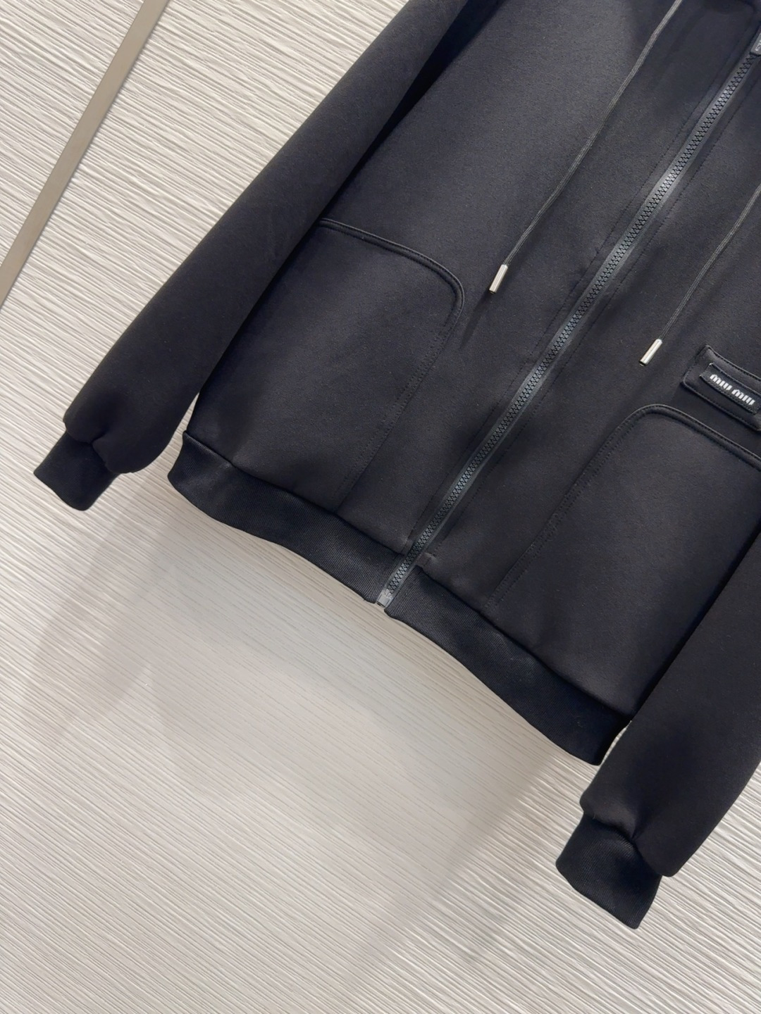 🛍️Miu Mi*👑 2025FW新款休闲套装 上身显瘦又提升时髦度，复古优雅气质单品。衣橱必备！做工品