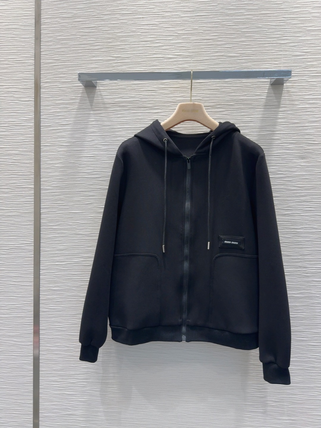 🛍️Miu Mi*👑 2025FW新款休闲套装 上身显瘦又提升时髦度，复古优雅气质单品。衣橱必备！做工品