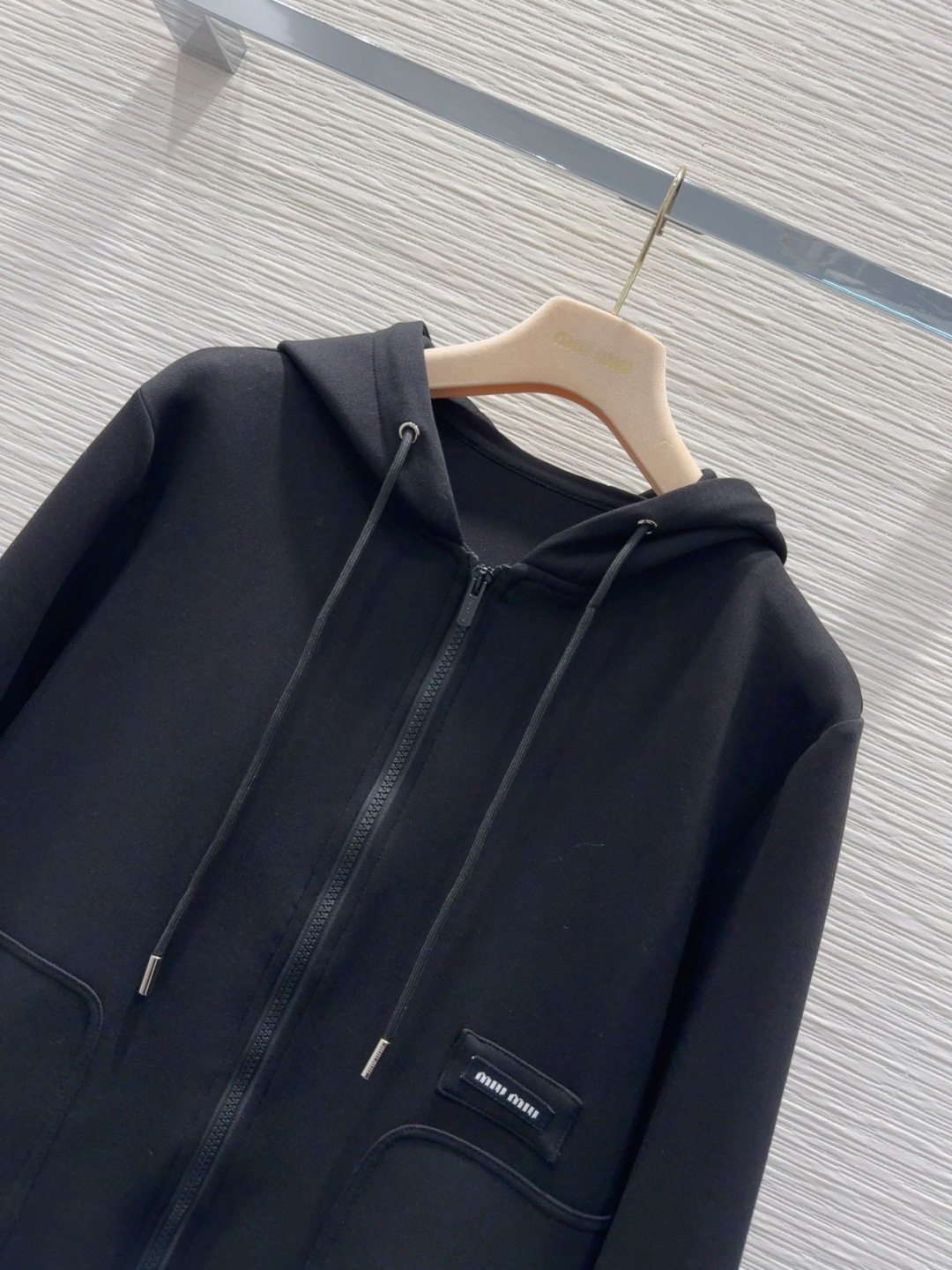 🛍️Miu Mi*👑 2025FW新款休闲套装 上身显瘦又提升时髦度，复古优雅气质单品。衣橱必备！做工品