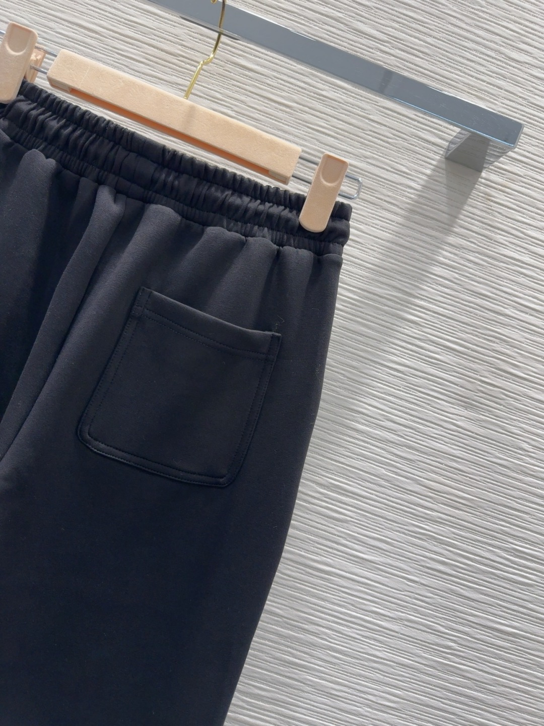 🛍️Miu Mi*👑 2025FW新款休闲套装 上身显瘦又提升时髦度，复古优雅气质单品。衣橱必备！做工品