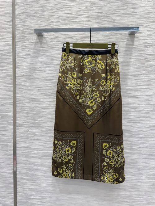 Gucci Floral Print Midi Skirt, High-End Luxury, Elegant and Refined 2 Gucci Floral Print Midi Skirt, High-End Luxury, Elegant and Refined