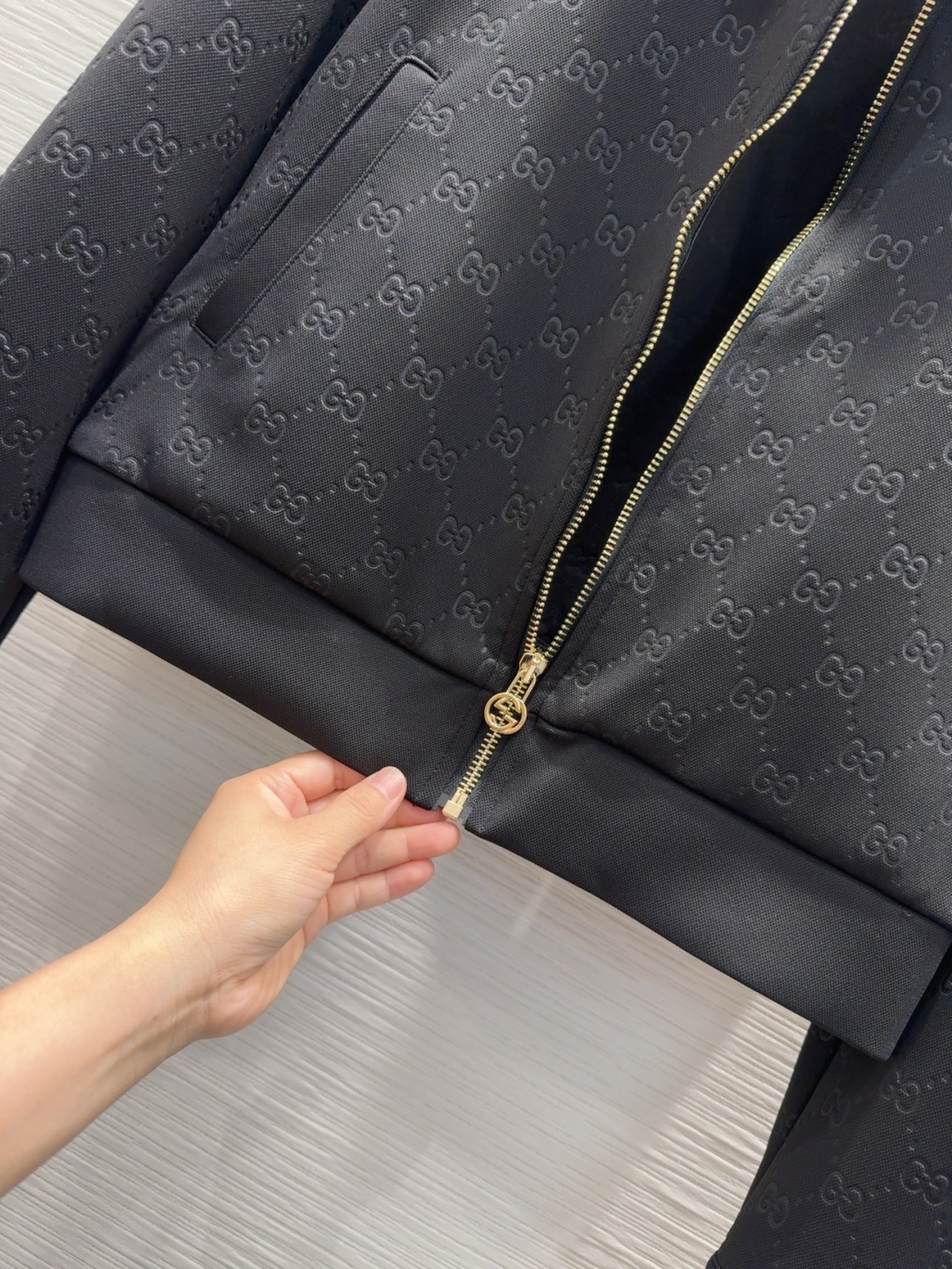 Gucci 2025FW Women's Black Jacket, Slim Fit, Elegant Style 5 cmp i1757757880603 280 0 3