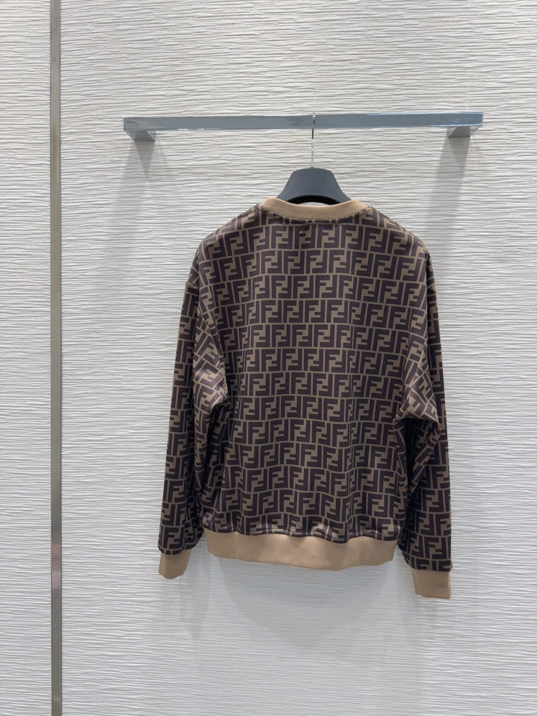 🛍️Fend*👑 2025FW新款套装 上身显瘦又提升时髦度，优雅气质，衣橱必备！做工品质看细节。现货 