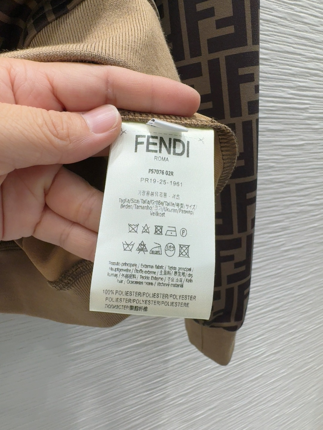 🛍️Fend*👑 2025FW新款套装 上身显瘦又提升时髦度，优雅气质，衣橱必备！做工品质看细节。现货 