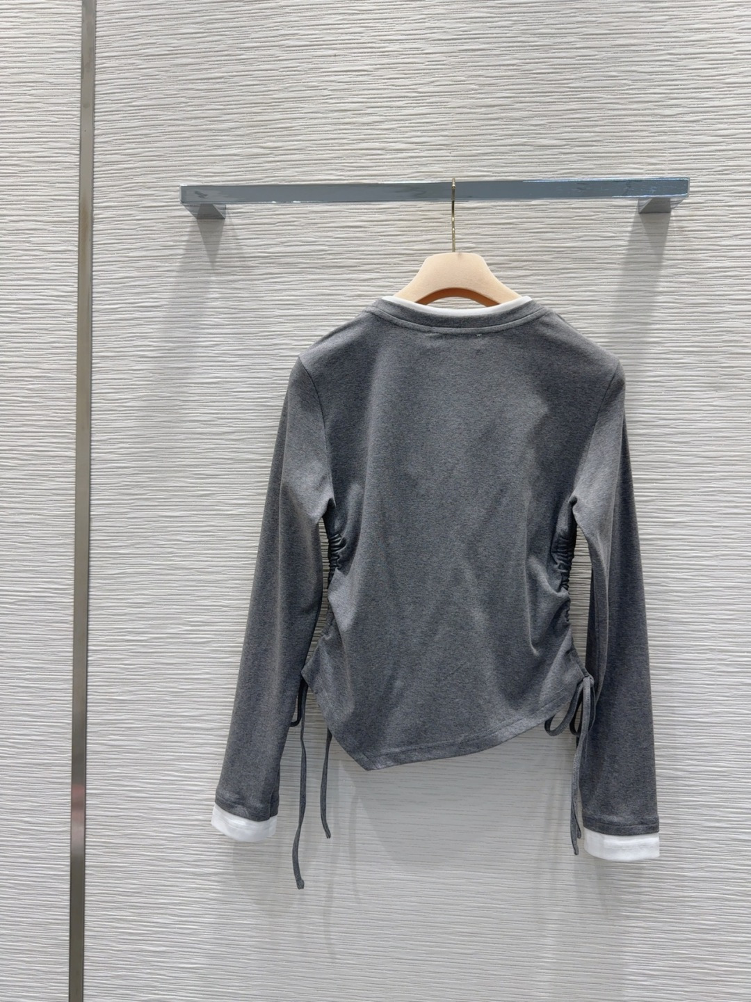 🛍️Miu Mi*👑2025FW新款 不规则假两件撞色侧边抽绳设计上衣 ➕长半裙套装 收腰版型身上超级好