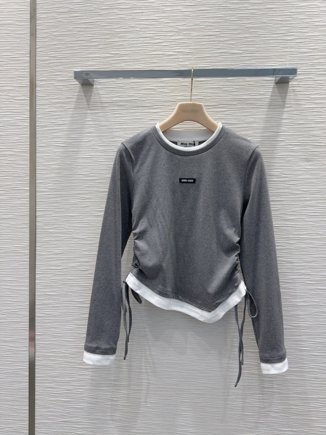 🛍️Miu Mi*👑2025FW新款 不规则假两件撞色侧边抽绳设计上衣 ➕长半裙套装 收腰版型身上超级好