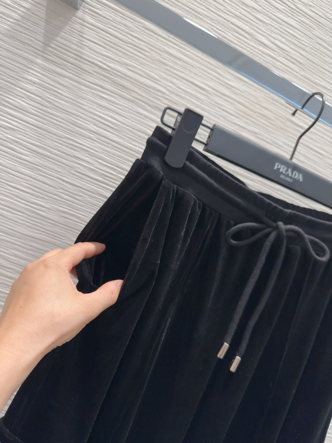 🛍️Prad*👑2025FW新款 人人都能驾驭的丝绒套装。高密度时髦休闲风 Vintage帅气 中古风 