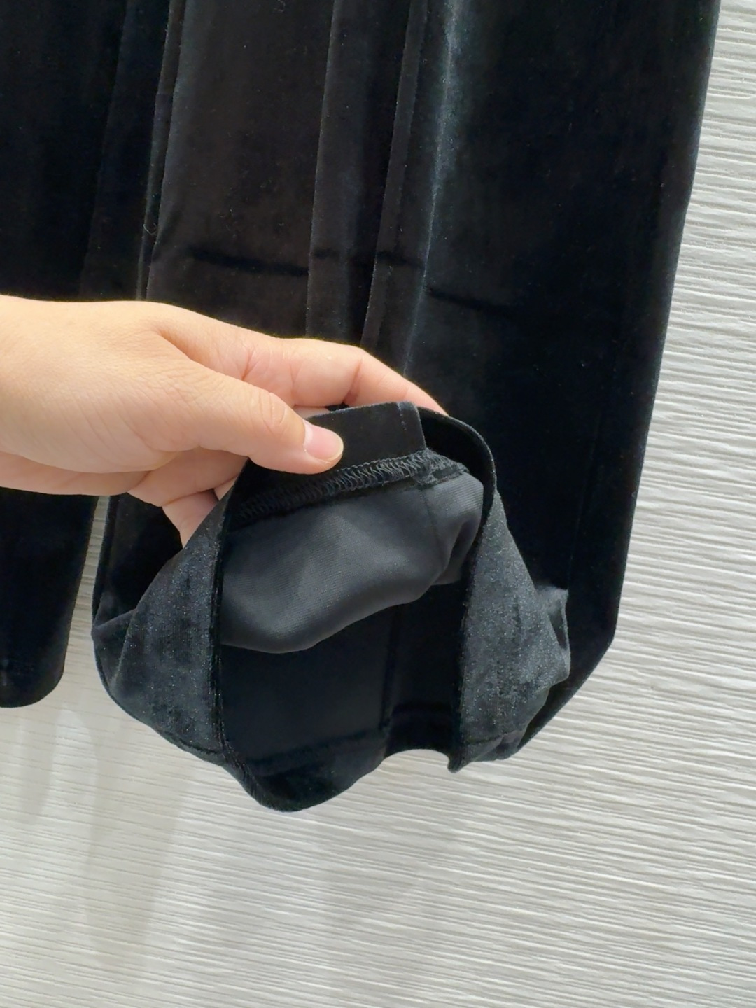 🛍️Prad*👑2025FW新款 人人都能驾驭的丝绒套装。高密度时髦休闲风 Vintage帅气 中古风 