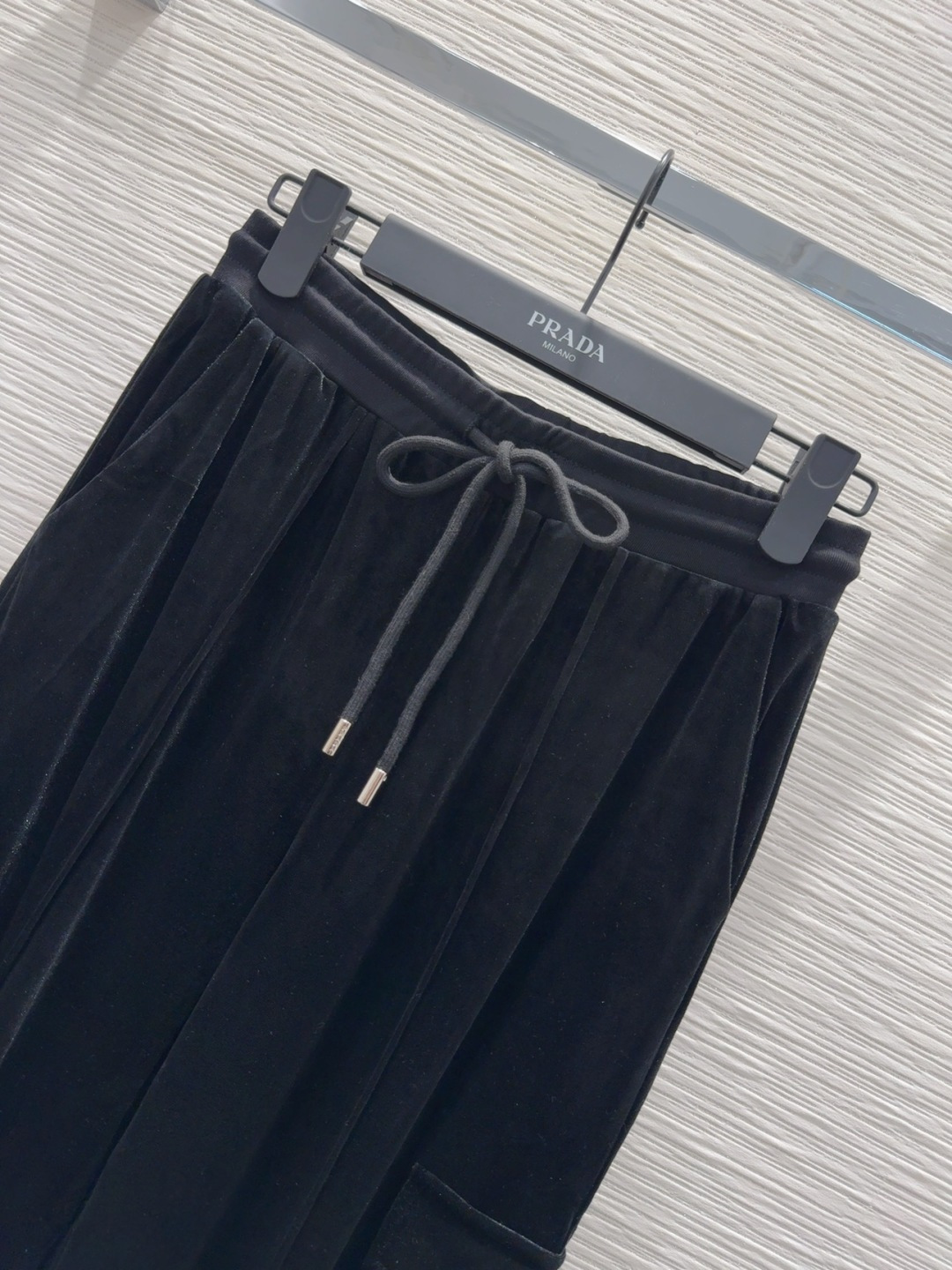 🛍️Prad*👑2025FW新款 人人都能驾驭的丝绒套装。高密度时髦休闲风 Vintage帅气 中古风 