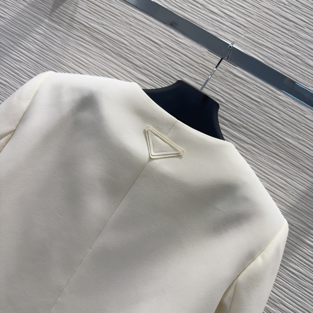Prada 2025FW French Jacket, Classic Fitted Waist Design, Elegant Short Style 9 cmp i1757908197036 9874 0 7
