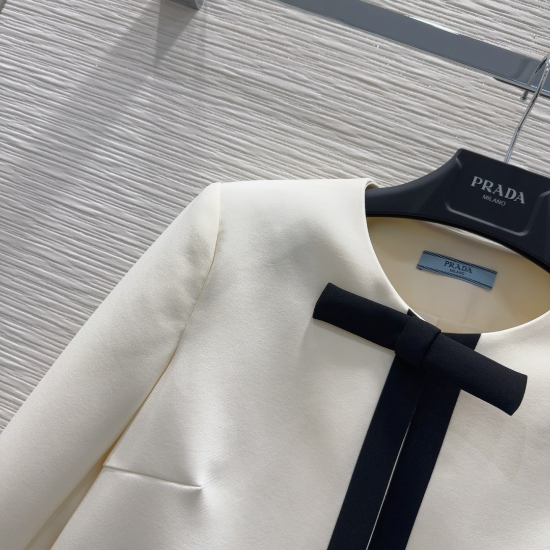 Prada 2025FW French Jacket, Classic Fitted Waist Design, Elegant Short Style 4 cmp i1757908197038 7500 0 2