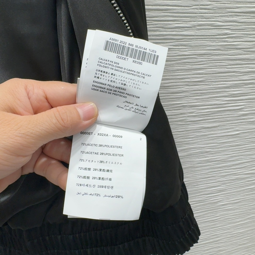 🛍️Prad*👑2025FW新款夹克外套，立领拉链设计，胸前字母刺绣彰品 品牌格调，袖子2侧织带装饰，袖