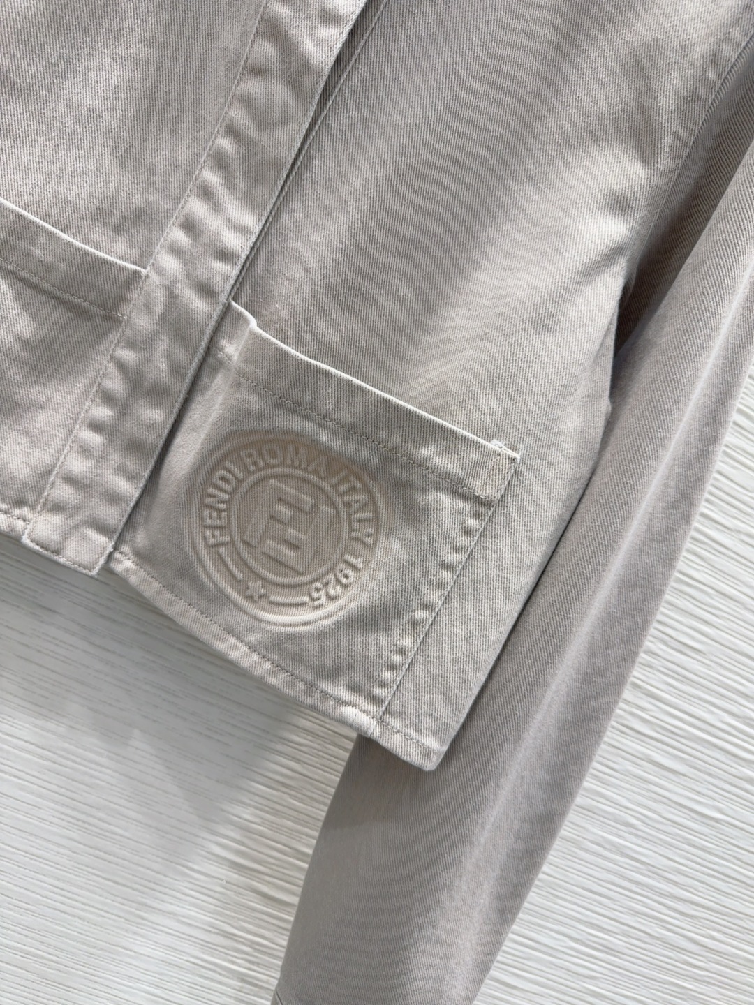 Fendi 2025FW Women's Cropped Jacket, Beige, Long Sleeve, Luxury Designer Wear 5 cmp i1757908345034 8851 0 3