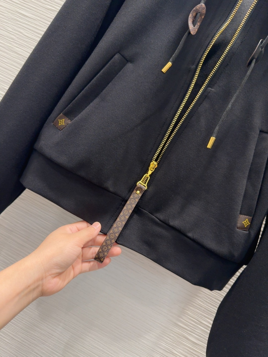 🛍️Louis Vuitto*👑 2025FW新款套装 上身显瘦又提升时髦度，优雅气质，衣橱必备！做工品