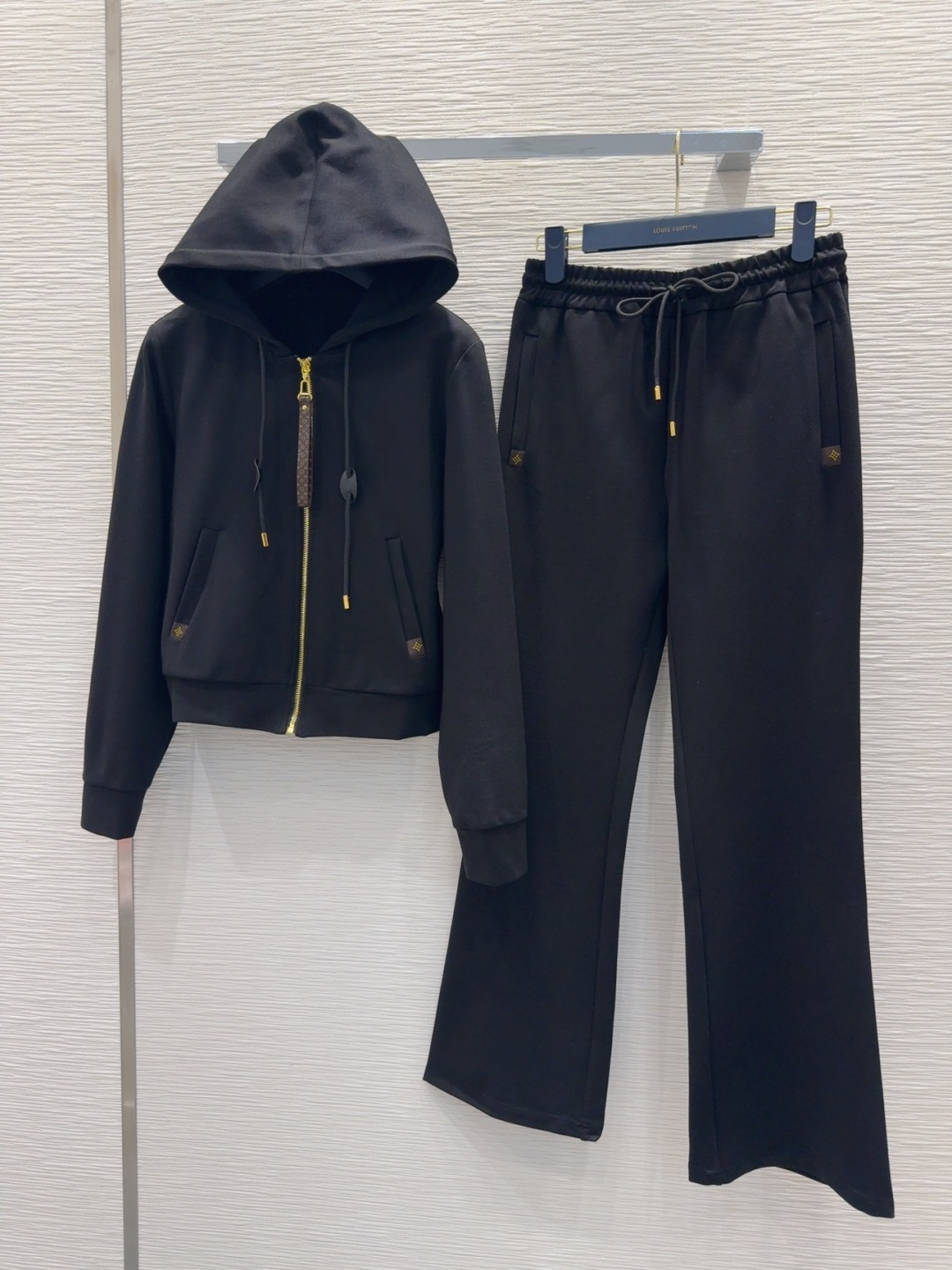 🛍️Louis Vuitto*👑 2025FW新款套装 上身显瘦又提升时髦度，优雅气质，衣橱必备！做工品