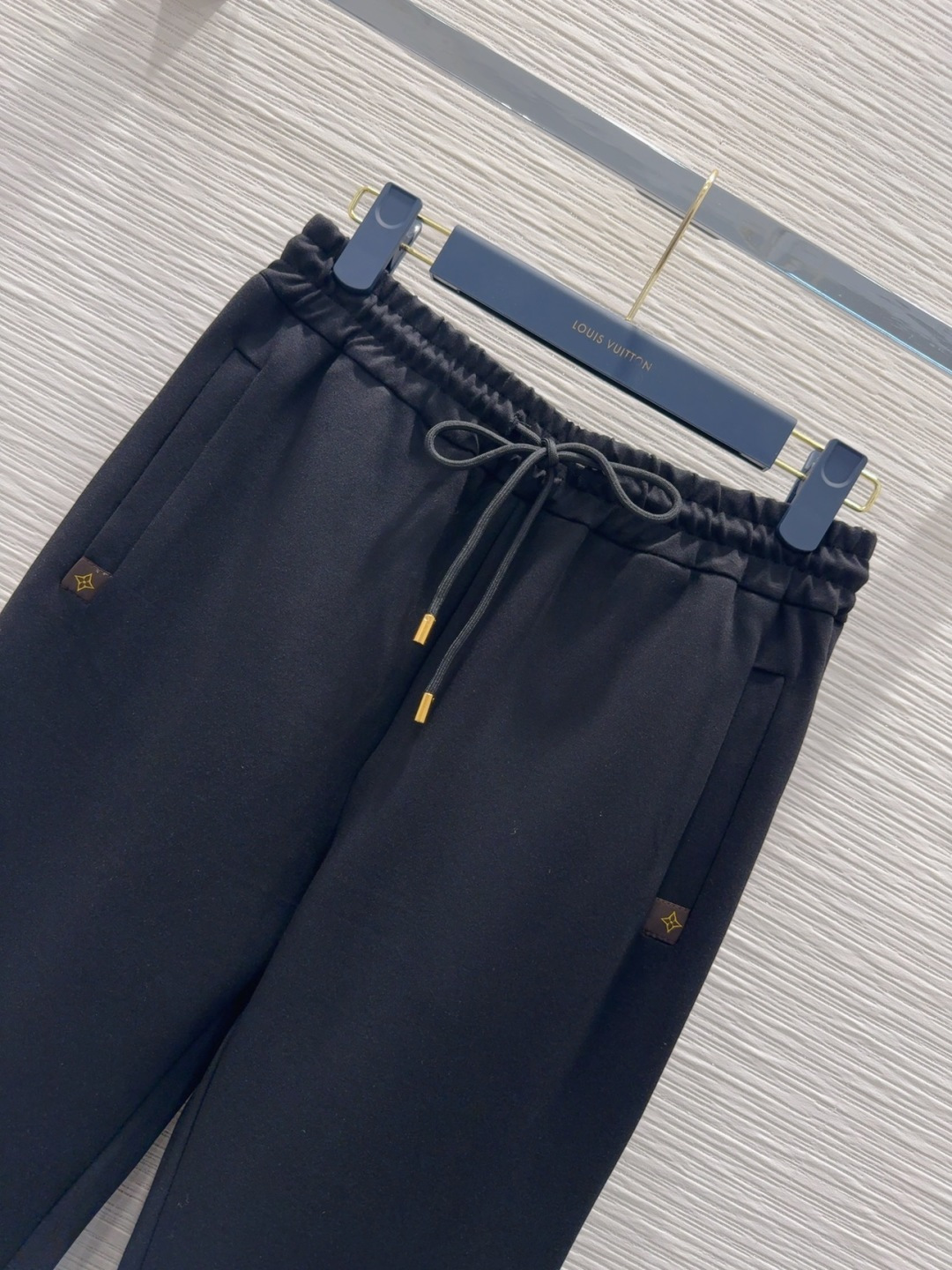 🛍️Louis Vuitto*👑 2025FW新款套装 上身显瘦又提升时髦度，优雅气质，衣橱必备！做工品