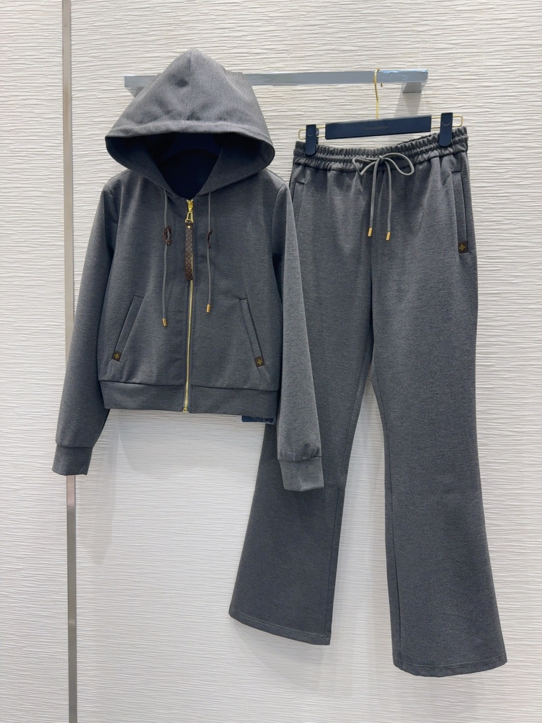 🛍️Louis Vuitto*👑 2025FW新款套装 上身显瘦又提升时髦度，优雅气质，衣橱必备！做工品