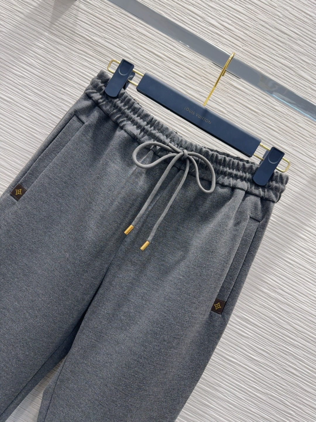 🛍️Louis Vuitto*👑 2025FW新款套装 上身显瘦又提升时髦度，优雅气质，衣橱必备！做工品